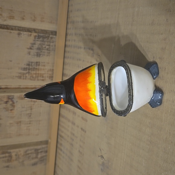 Penguin Hinged Trinket Box - Picture 6 of 9